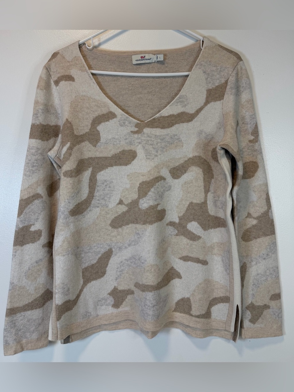 Vineyard Vines Beige Camo Wool & Cashmere blend V-Neck Sweater Women’s Large